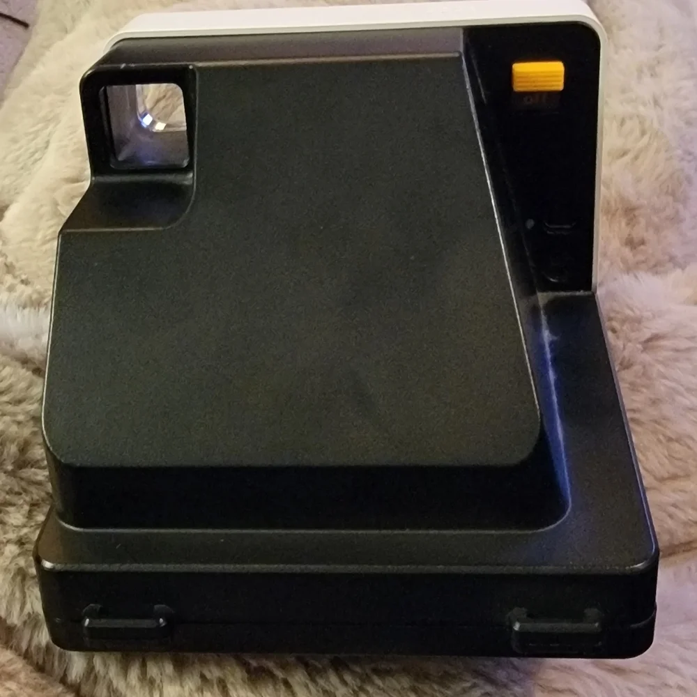 Polaroid Originals OneStep 2 VF Instant Film Camera in White - Picture 4 of 5